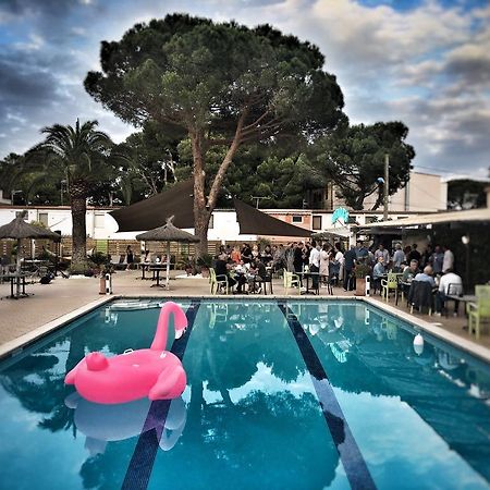 Hotel Aquarius Canet-en-Roussillon Exteriör bild